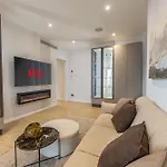 Luxury 2 Bedroom Apartment In Central Milan